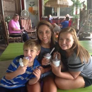 Meet your Posher, Leslie